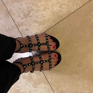 Vince Camuto Sandals Size 7 1/2 Never Worn